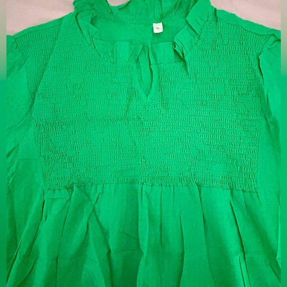 Green women’s blouse ribbed across chest with ruffled neck 3/4 sleeve - Picture 2 of 4